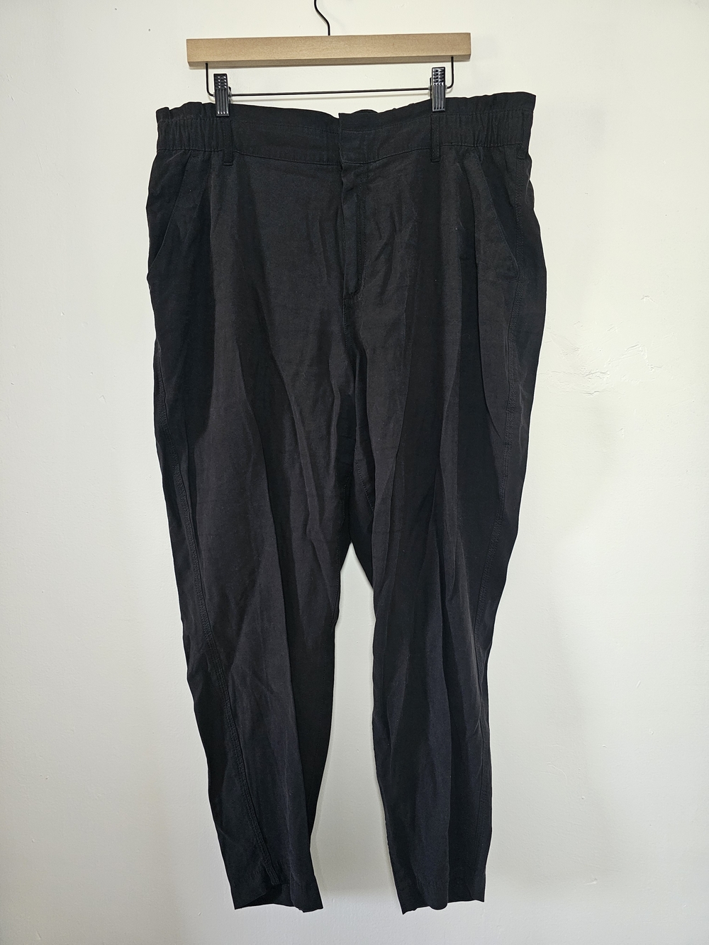 Black Old Navy Pleated Trouser Pants